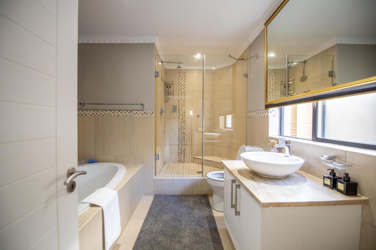 Oceana Palms Luxury Guest House Gordonʼs Bay Exteriör bild
